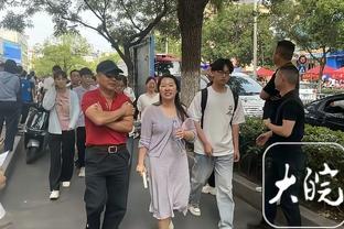 泽林斯基：贝林厄姆是我交手过的最强球员之一，看他踢球是种乐趣